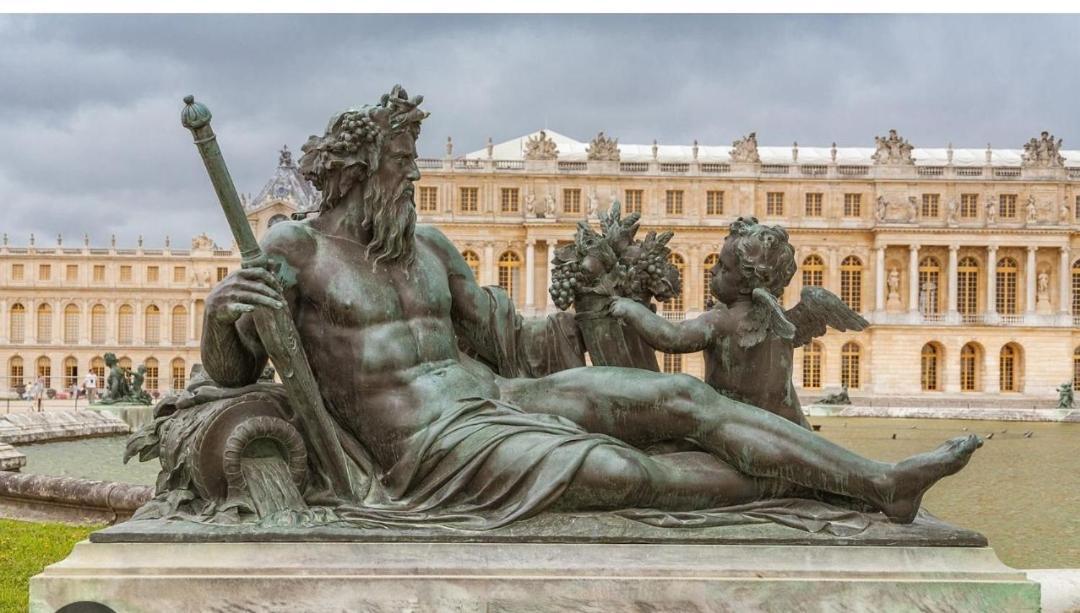 Home Versailles Luaran gambar