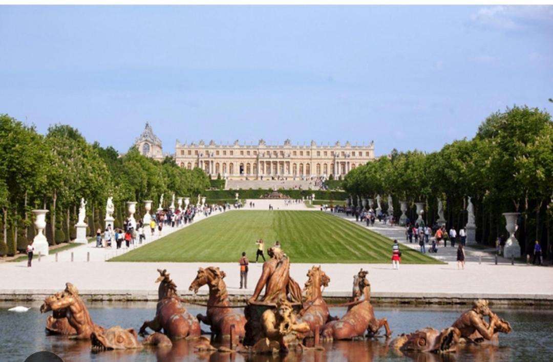 Home Versailles Luaran gambar