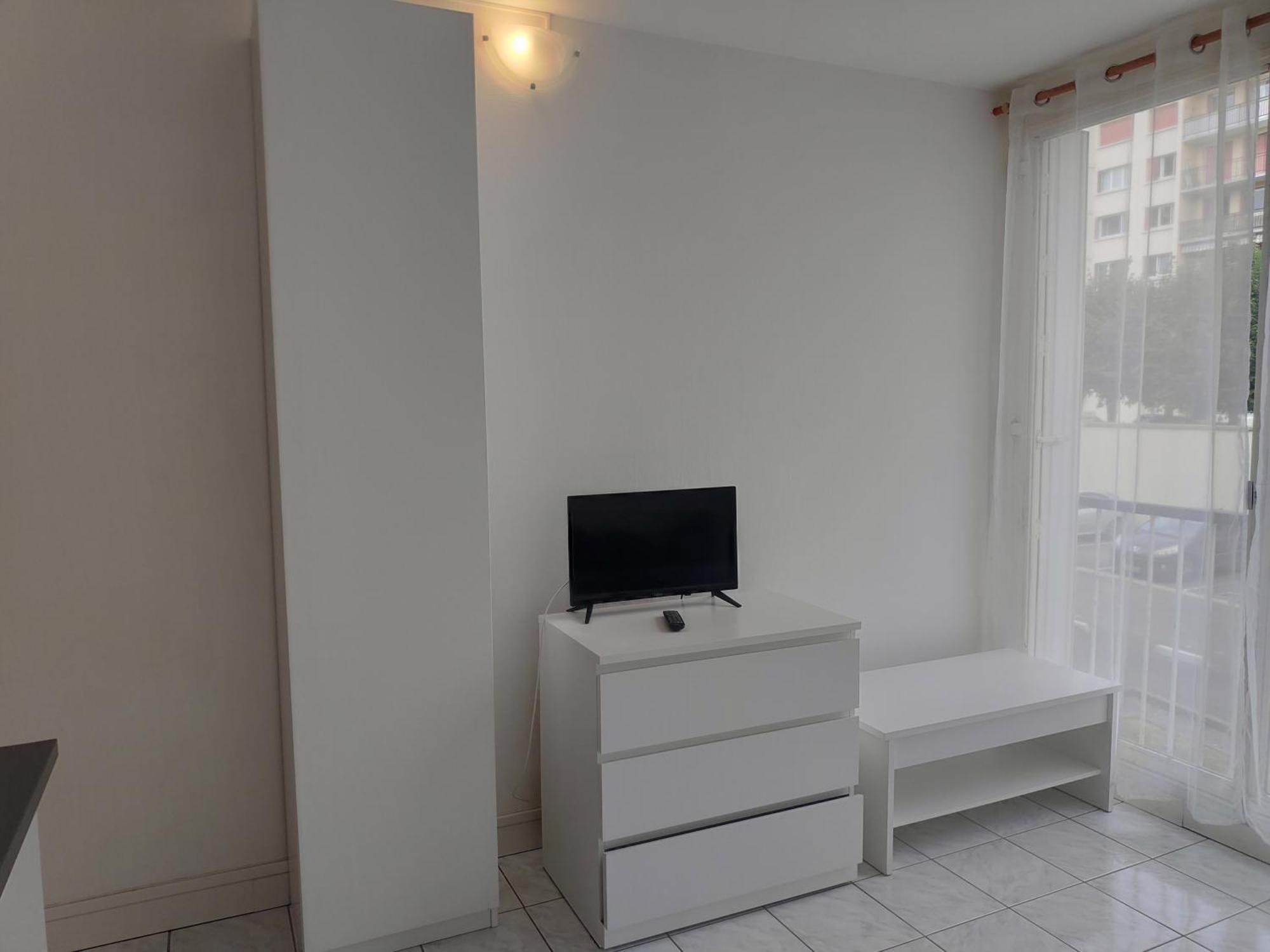 Home Versailles Luaran gambar
